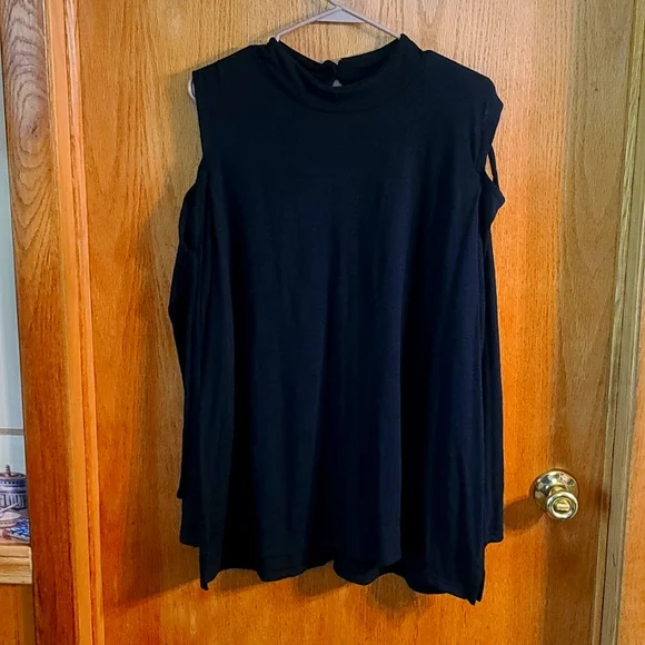 Long sleeve open shoulder top - Picture 1 of 4
